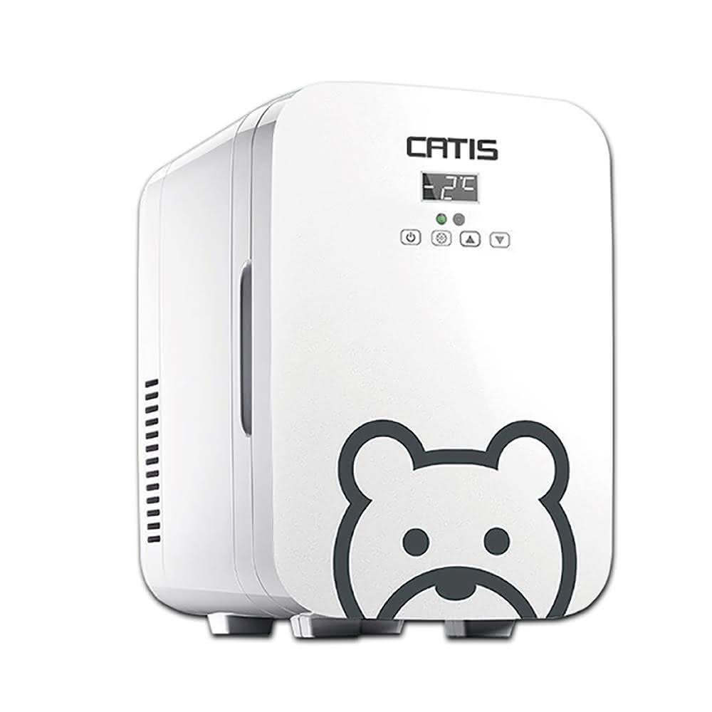 CATIS 17L 車用兩用智慧小冰箱，採用迷你小巧設計，輕鬆攜帶適合車上或露營使用。節能環保用電量低，經濟實惠不費電；靜音低噪運轉，提供舒適安靜環境。具備可調溫功能，靈活調整滿足各種儲物需求，外宿小資族必備的110V行動冰箱，輕鬆儲存飲品與食物，保持新鮮。無論是長途駕駛還是戶外活動，這款17L小冰箱都是您的理想夥伴，確保食物飲料新鮮不變質。