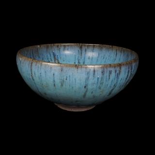 鈞窯　天藍釉紫斑　茶碗 A purple-splashed 'Jun' bowl, Northern Song dynasty | 北宋鈞窰天藍