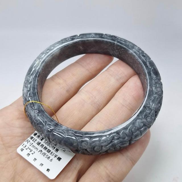 鵝娘翡翠】天然翡翠緬烏雞雕刻手鐲內徑58.6/鵝娘天然翡翠/A9186708