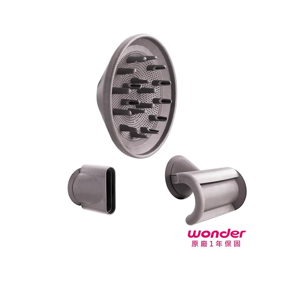 ISITO IS-23E09D 吹風機採用中國製造，白色設計輕巧僅0.5kg，尺寸248x78x98mm，支援110V/60Hz電壓及1000W以下功率。三段溫度四段風速調整，配備可拆式特殊吹嘴及造型吹嘴，附主機、收納袋，BSMI R33599認證，1年保固，適合日常造型使用，提升頭髮護理效率。