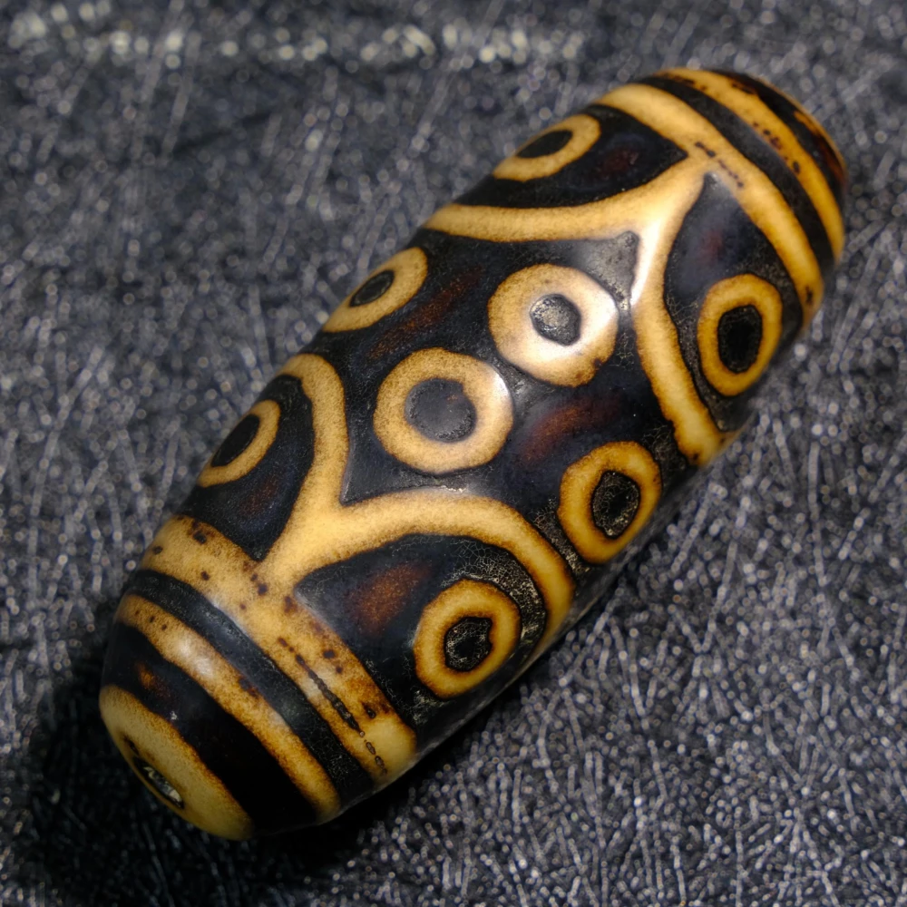 頂級黑白型二折線九眼天珠｜招財、桃花、智慧、開運