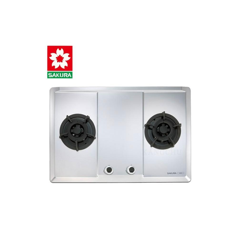  SAKURA櫻花牌 G-2623 雙口瓦斯爐，採用耐熱強化玻璃爐臺與傳統外擴火焰爐頭，提供穩定高效加熱，瓦斯消耗量達12kW以上。壓轉式點火設計簡單易用，適閤家庭廚房。型號G2623AGWL，保固1年，標準安裝，能源效率優異的瓦斯爐具選擇，提升您的烹飪體驗。 