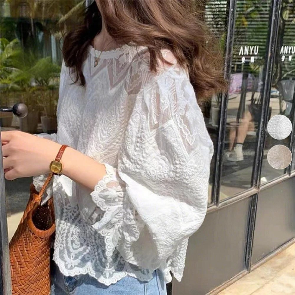 【Shiny 藍格子】鏤空緹花蕾絲寬鬆圓領燈籠袖上衣 V5163(女裝 蕾絲)