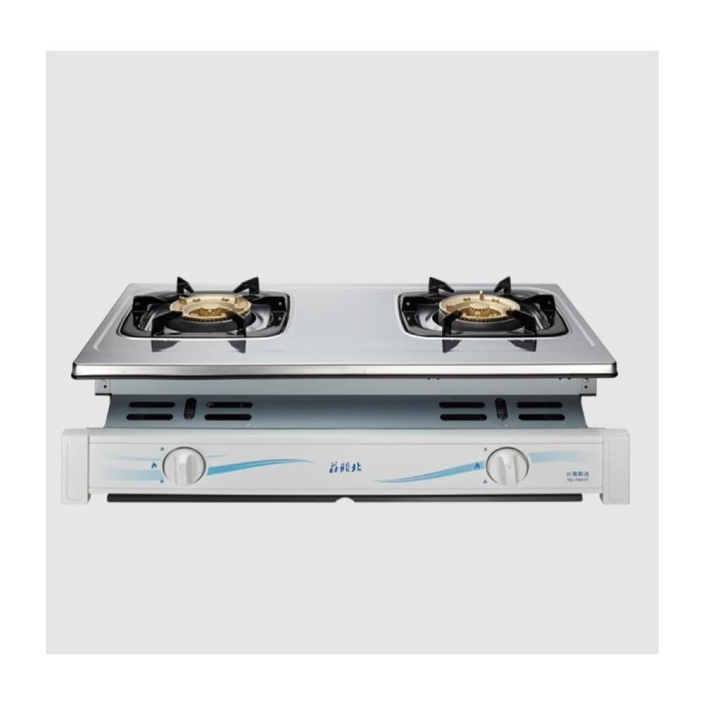  Topax莊頭北 TG-7001 雙口瓦斯爐，臺灣原廠製造，爐臺採用烤漆+不鏽鋼材質，耐用防鏽。傳統外擴火焰爐頭設計，瓦斯消耗量10~11kW，能源效率第二級，適閤家庭使用。左旋壓電式自動點火，操作簡單安全。機體尺寸705 x 450 x 235mm（含爐架），挖孔尺寸670 x 325 mm，適用液化桶裝瓦斯。BSMI認證R51085，保固1年，標準安裝，高效節能的理想廚房選擇。 