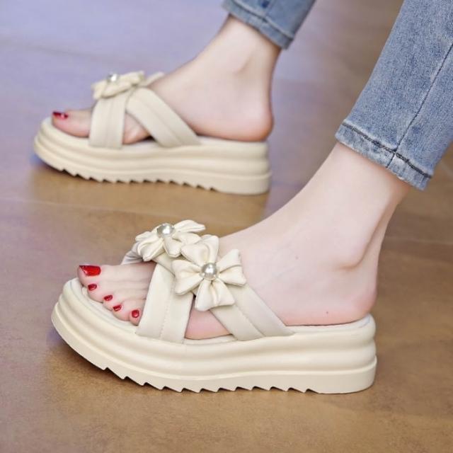 【baibeauty 白鳥麗子】【35-41全尺碼】厚底鞋．甜美花朵珍珠交叉帶露趾拖鞋