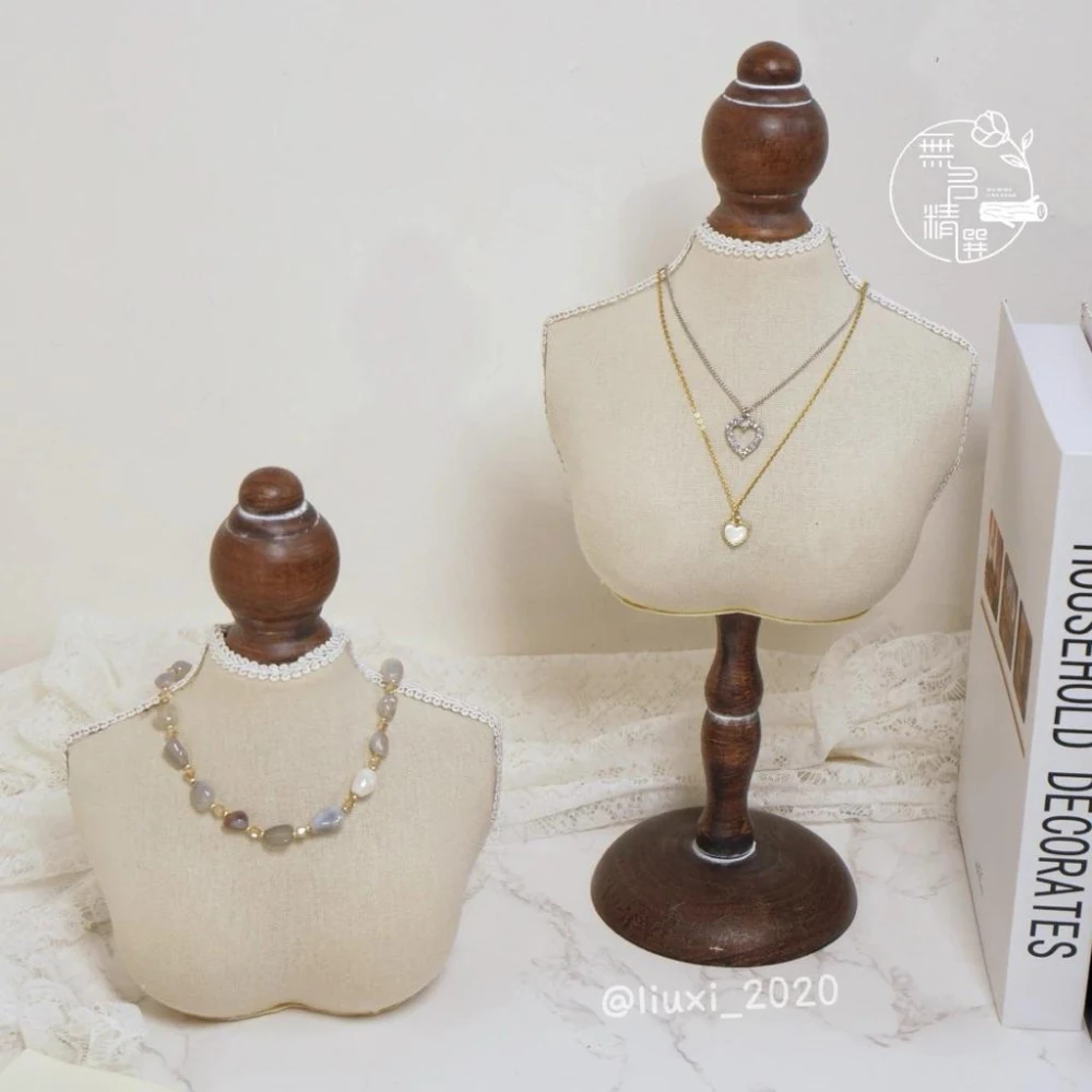 胡桃半身項鍊架｜復古人像首飾架｜模特胸像｜項鍊展示架 飾品展示道具 陳列擺攤 模特道具 擺攤 櫃位陳列架 飾品收納