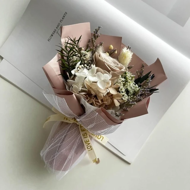芙蘿菈花園｜永生花束｜小巧款永生花束-裸粉(附提袋)