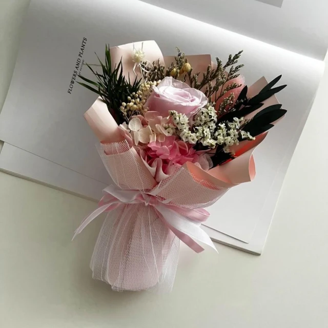 芙蘿菈花園｜永生花束｜小巧款永生花束-淡粉(附提袋)